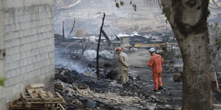 INCÊNDIO MATA TRÊS IDOSOS EM COMUNIDADE NO RIO!!