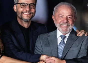 Wagner Moura elogia cenário político do Brasil e exalta atuação do STF