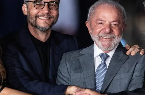 Wagner Moura elogia cenário político do Brasil e exalta atuação do STF