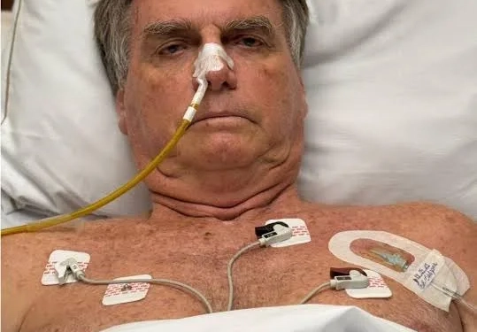 Carlos Bolsonaro levanta suspeita de que Jair Bolsonaro pode estar com câncer