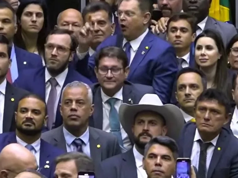 Câmara aprova urgência da votação da anistia em meio a forte embate político