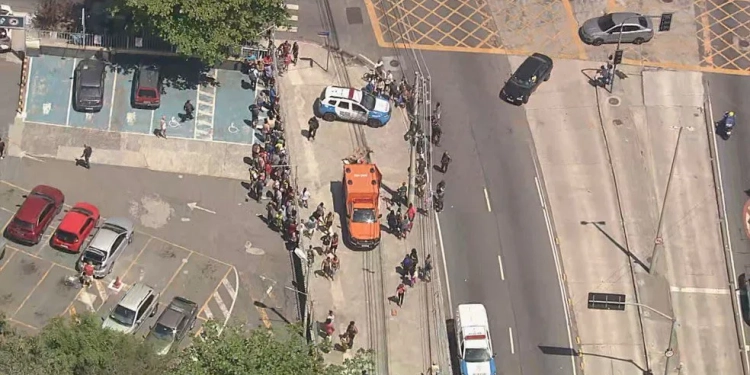 IDENTIFICADOS HOMENS EXECUTADOS EM FRENTE A UM SUPERMERCADO NA ZONA OESTE