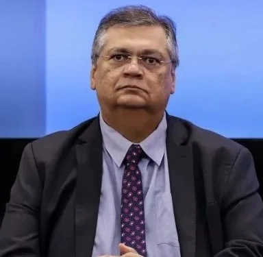 Ministro Flávio Dino processa morador do Rio por críticas em grupo de WhatsApp e pede R$ 30 mil de indenização