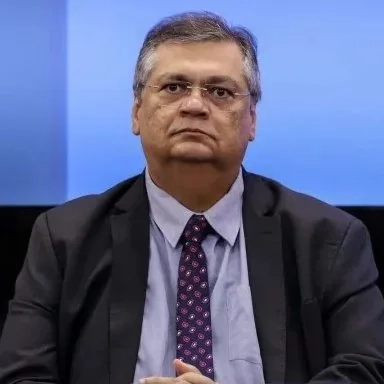 Ministro Flávio Dino processa morador do Rio por críticas em grupo de WhatsApp e pede R$ 30 mil de indenização