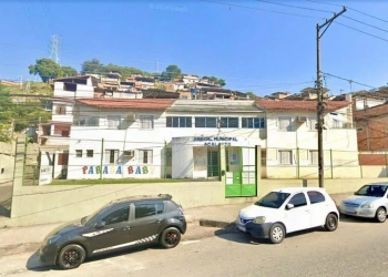 Traficantes invadem creche durante operação policial numa comunidade do Rio