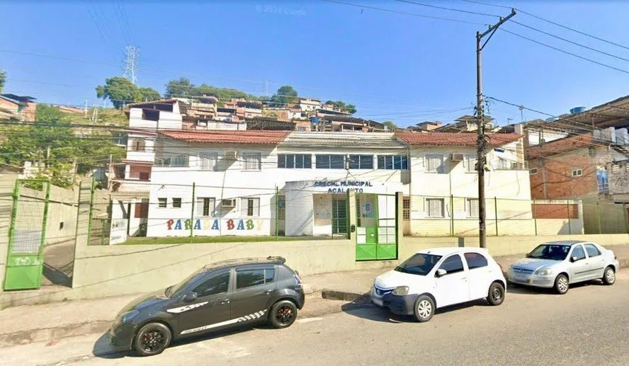 Traficantes invadem creche durante operação policial numa comunidade do Rio