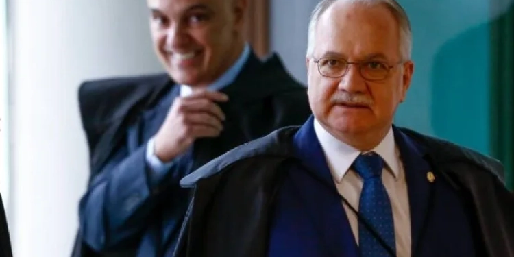 Banho de água fria nos bolsonaristas: Fachin assume STF, mas Moraes segue na linha de frente