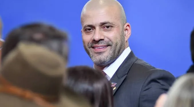 DANIEL SILVEIRA VAI PARA O REGIME ABERTO COM TORNOZELEIRA ELETRÔNICA!