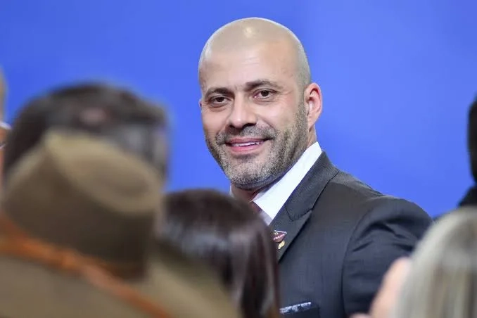 DANIEL SILVEIRA VAI PARA O REGIME ABERTO COM TORNOZELEIRA ELETRÔNICA!
