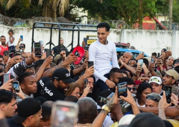 Cantor Oruam deixa prisão após dois meses e sai sob tornozeleira no Rio!