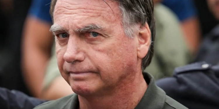 BOLSONARO PERDE 15 KGS EM POUCOS MESES E PREOCUPA MÉDICO E FAMILIARES