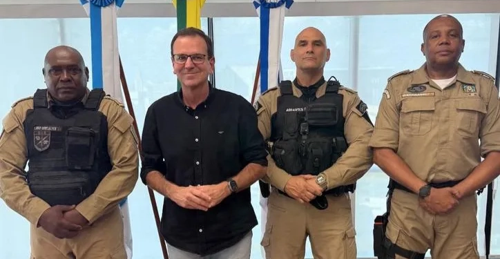 Eduardo Paes recebe guardas municipais após episódio de desrespeito em ocupação do PSOL