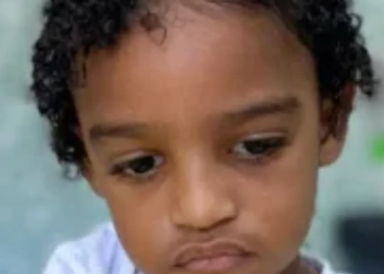Identificado menino de 3 anos morto após ser atropelado por caminhão de lixo no Rio
