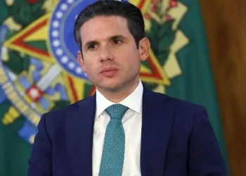 ANISTIA DE MOTTA PERDOA MANIFESTANTES, MAS EXCLUI BOLSONARO EM DERROTA PARCIAL PARA A OPOSIÇÃO