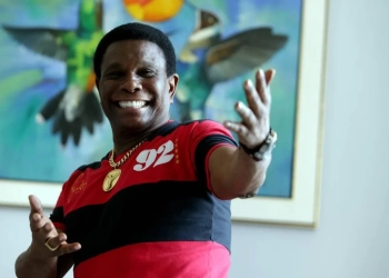 PT avalia lançar Neguinho da Beija-Flor ao Senado contra Flávio Bolsonaro no Rio