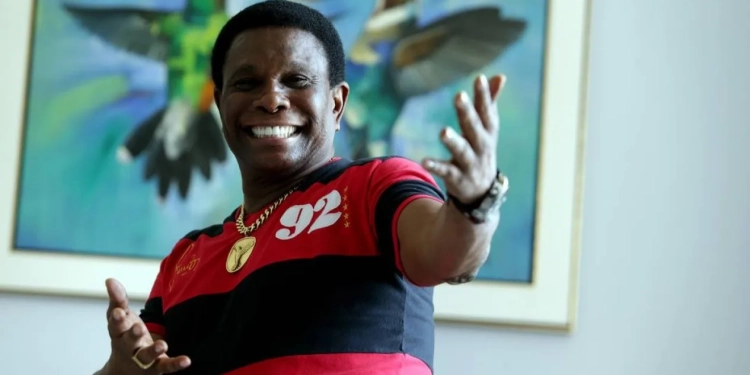 PT avalia lançar Neguinho da Beija-Flor ao Senado contra Flávio Bolsonaro no Rio