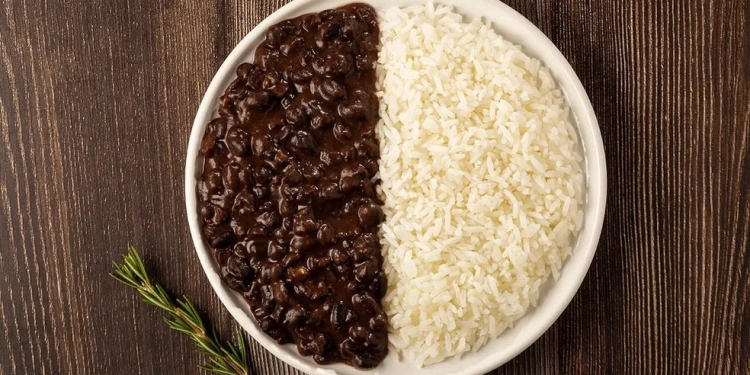 Tradição em Risco: Consumo de Arroz e Feijão Cai ao Menor Nível em Mais de 60 Anos no Brasil