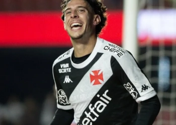 EXPLODIU SÃO JANUÁRIO! NUNO MOREIRA ABRE O PLACAR PARA O VASCÃO CONTRA O VITÓRIA