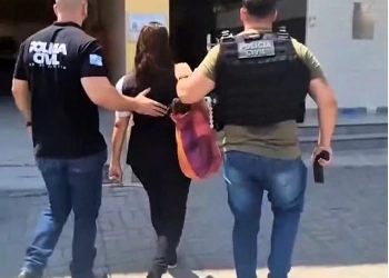 CHOQUE NO RIO! FILHA É PRESA ACUSADA DE ENVENENAR O PRÓPRIO PAI — INVESTIGAÇÃO REVELA LIGAÇÃO COM TRÊS ASSASSINATOS EM SÉRIE!