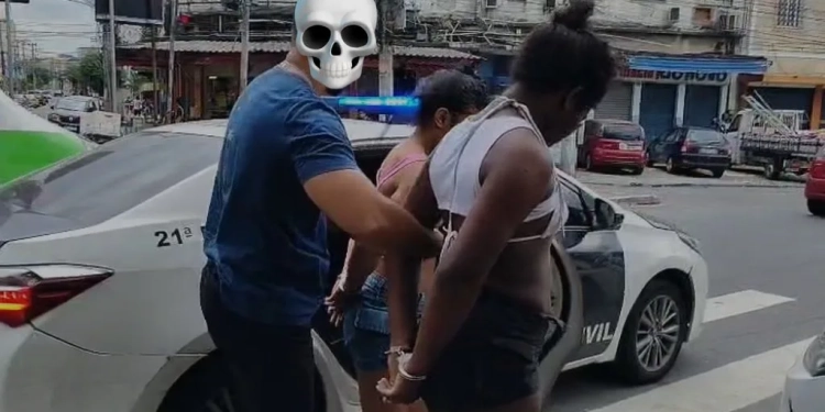TRAVESTIS SÃO PRESAS APÓS GRAVAR CLIENTE E EXIGIR DINHEIRO PARA NÃO DIVULGAR VÍDEO ÍNTIMO NO RIO