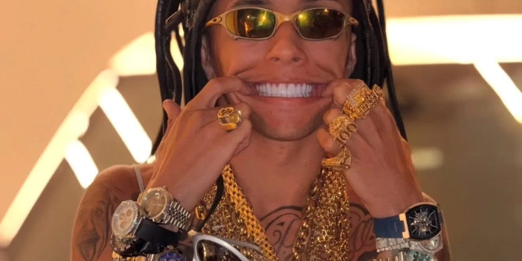 POLÍCIA ENCONTRA ARSENAL ESCONDIDO EM CASA DE INFLUENCIADOR DIGITAL