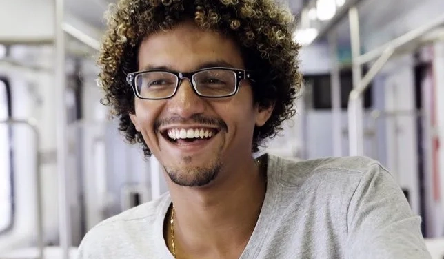 Justiça decreta prisão de MC Estudante por agressão a ex-namorada — cantor é considerado foragido