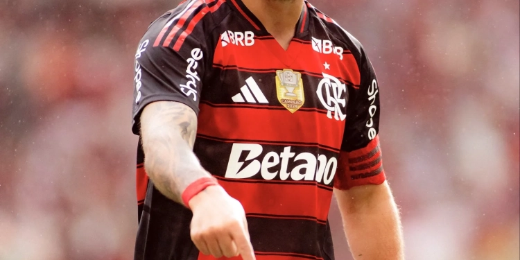 URGENTE: Arrascaeta sofre tentativa de assalto ao sair do Maracanã após vitória sobre o Palmeiras