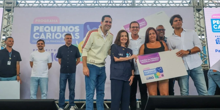 Eduardo Paes lança Cartão da Primeira Infância para famílias que não recebem o Bolsa Família