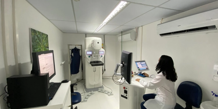 Rede de Supermercados Guanabara celebra Outubro Rosa com mais de 3 mil exames gratuitos realizados em parceria com o Sesc*