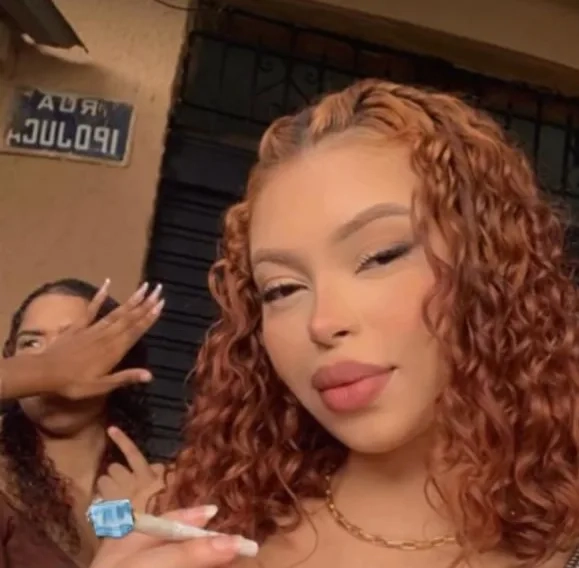 (IMAGENS FORTES) TRAFICANTE “PENÉLOPE CHARMOSA”, UMA DAS MAIS TEMIDAS DA PENHA, É MORTA EM CONFRONTO COM A POLÍCIA