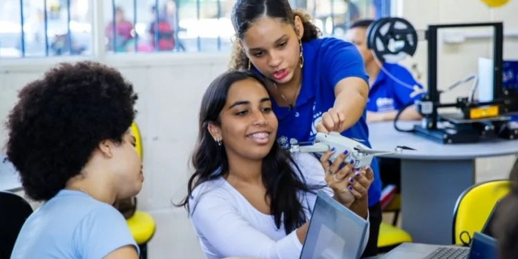 Prefeitura do Rio oferece 3,5 Mil Vagas Gratuitas em Cursos Tecnológicos: Oportunidade Imperdível Para Jovens Cariocas!