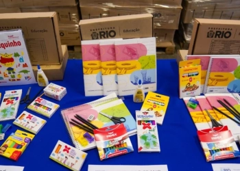 Uniformes e kits escolares para 2026 já estão prontos! Prefeitura do Rio investe mais de R$ 83 milhões para garantir material completo a todos os alunos
