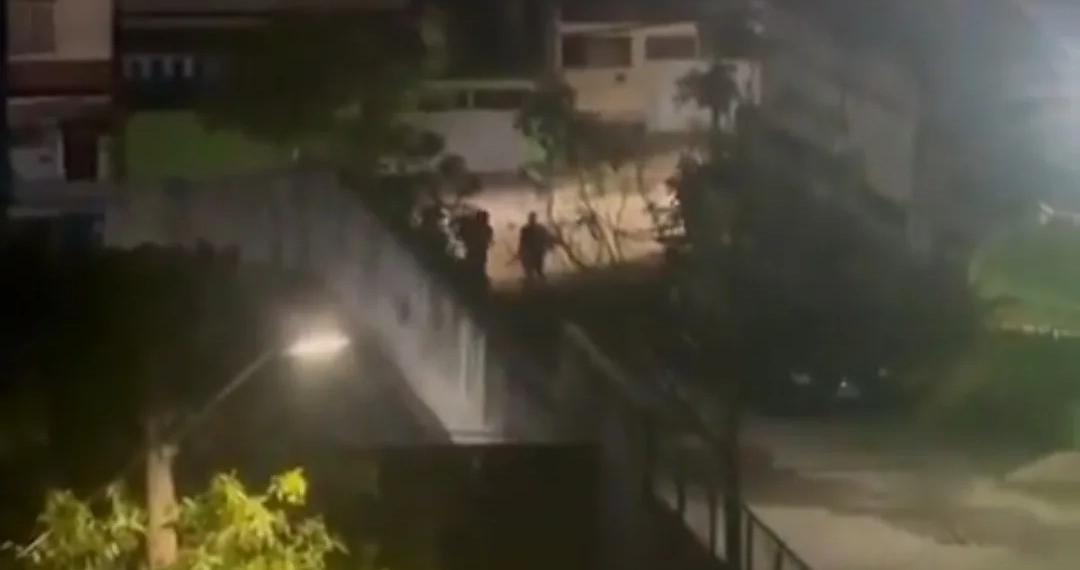 ( IMAGENS FORTES) TRAFICANTE DO CV É MORTO APÓS TENTATIVA DE INVASÃO A COMUNIDADE RIVAL NO RIO