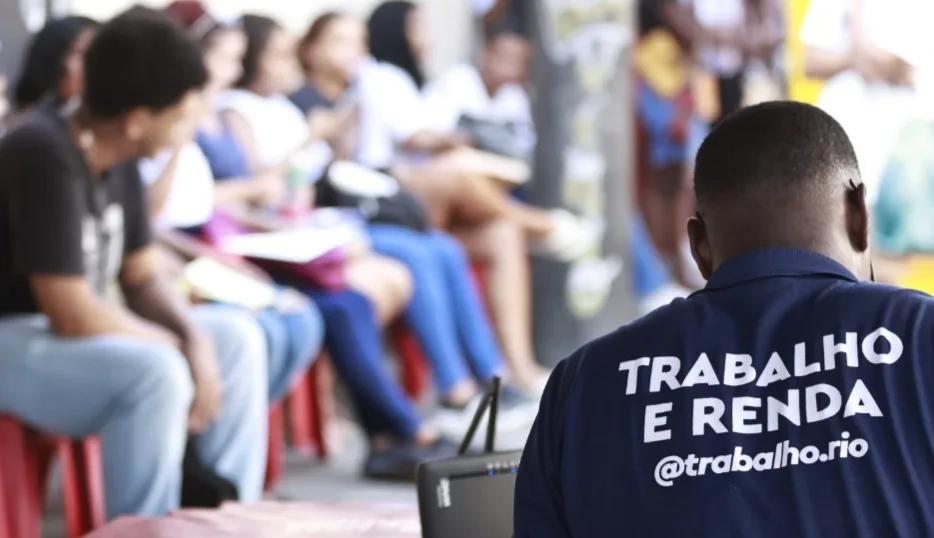 Prefeitura do Rio abre 1.200 vagas de emprego em várias regiões da cidade — oportunidades para todos os níveis!