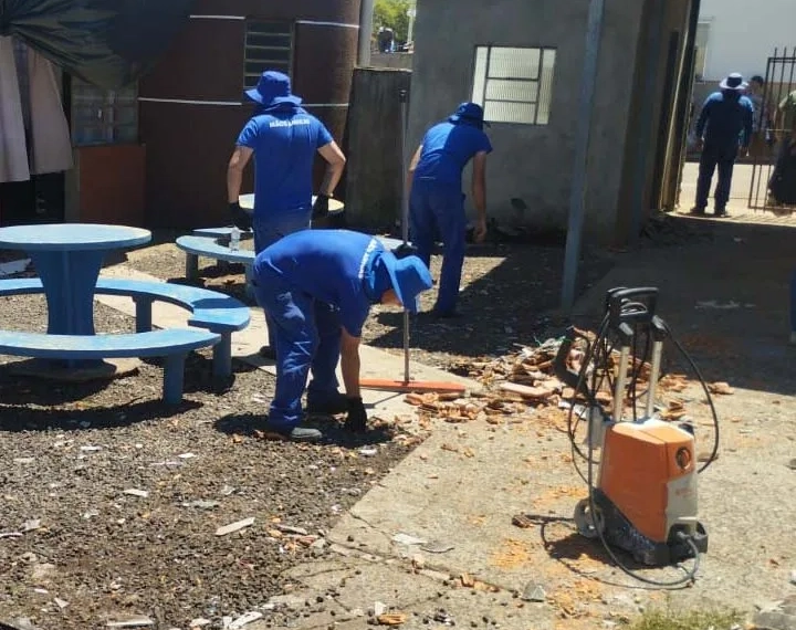 Detentos ajudam a reconstruir escolas destruídas por tornado no Paraná