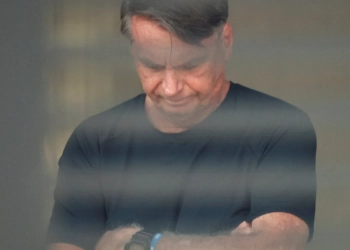 Aliados afirmam que Bolsonaro teve surto e ouviu “vozes” na tornozeleira: caso causa comoção nacional