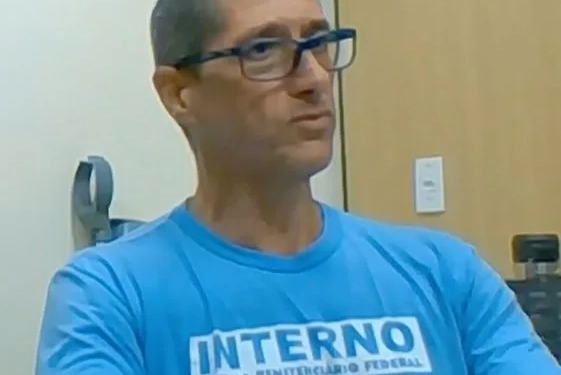 TRANSFERIDO! ASSASSINO CONFESSO DE MARIELLE, RONNIE LESSA, É LEVADO PARA PENITENCIÁRIA NO DF