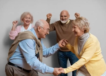 CHEIRO DE VELHO É REAL! PESQUISAS REVELAM SUBSTÂNCIA QUE SURGE A PARTIR DOS 30 ANOS