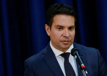 FUGA, MANDADO E CAÇA INTERNACIONAL: A NOVELA POLÍTICA DE ALEXANDRE RAMEGEM EXPLODE EM BRASÍLIA”