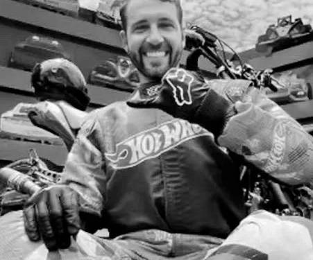 TRAGÉDIA NO BETO CARRERO WORLD: PILOTO MORRE EM ACIDENTE E PARQUE SUSPENDE TODOS OS SHOWS