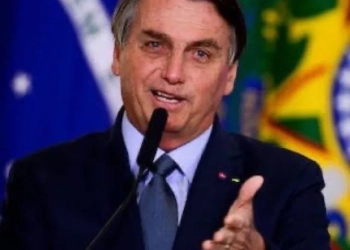 BOLSONARO RECUSA COMIDA DA PF E PASSA A RECEBER REFEIÇÕES PREPARADAS PELA FAMÍLIA: RECOMENDAÇÃO MÉDICA LEVA À MUDANÇA NA ROTINA DO EX-PRESIDENTE