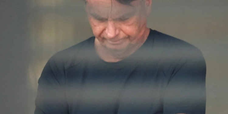 PL CORTA SALÁRIO E SUSPENDE ATIVIDADES DE BOLSONARO APÓS CONDENAÇÃO NO STF