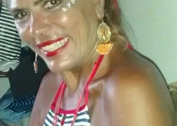 TRAGÉDIA EM FAMÍLIA: EX-CHACRETE LIA HOLLYWOOD MORRE APÓS ATAQUE DE PITBULL DO PRÓPRIO FILHO NO RJ