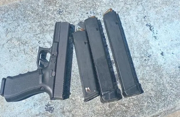 TIROTEIO E CORRERIA EM CAMPO GRANDE:( VIDEO)  ATAQUE FRUSTRADO DO COMANDO VERMELHO TERMINA EM FUGA E ARMAS ABANDONADAS