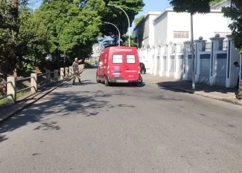 URGENTE!! IMAGENS FORTES!! PROFESSORA É EXECUTADA DENTRO DE ESCOLA NO RIO