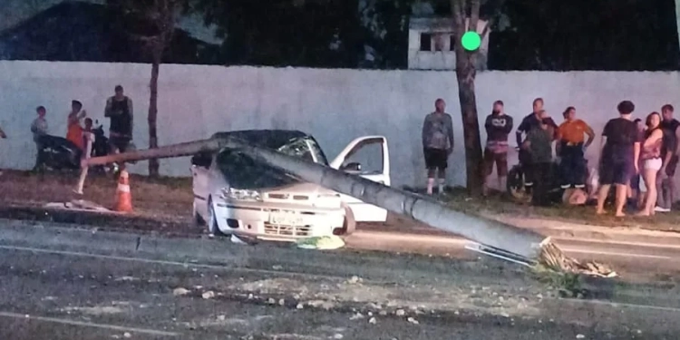 Urgente!! ( Video) Grave Acidente na Estrada da Decaminada Deixa Vítima em Estado Grave