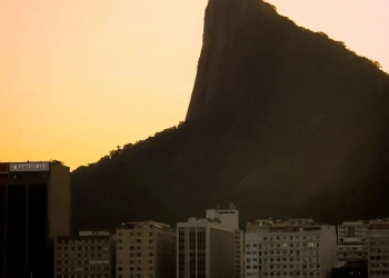 Calor Forte e Chuva Isolada: Rio se Prepara para Mudança no Tempo nesta Segunda (01/12)