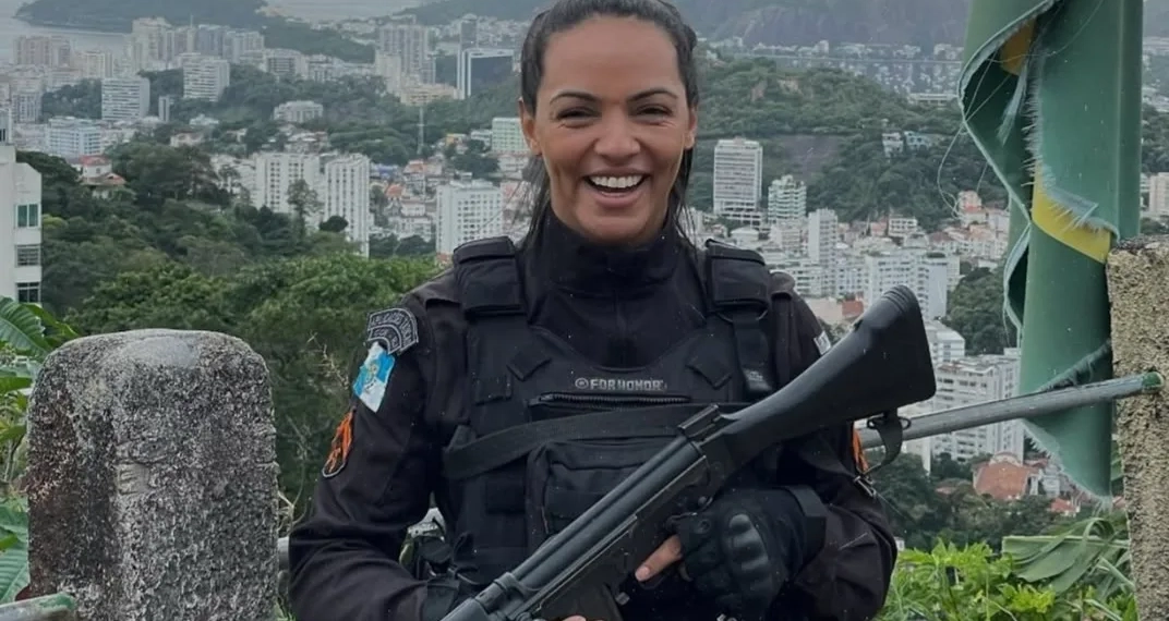 Entre 2.447 policiais, apenas três eram mulheres: conheça a coragem de Munique Busson na maior operação do Rio