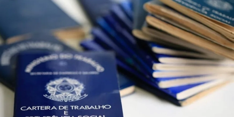 Prefeitura do Rio inicia novembro com 1.330 vagas de emprego — oportunidades em todas as regiões da cidade!