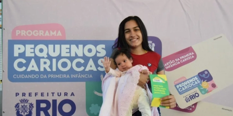 Prefeitura do Rio inicia entrega do Cartão da Primeira Infância Carioca para mais de mil famílias na Zona Oeste